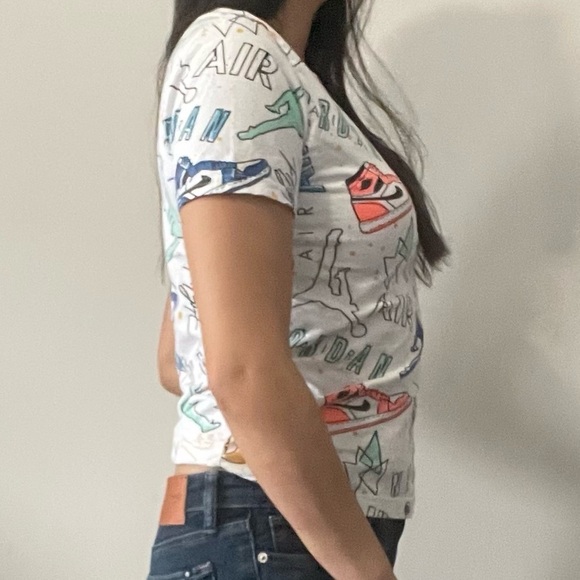 🌈 Jordan Logo White Tee  for the 90s Vibe! Boys Size LG🕹️ - Picture 4 of 10